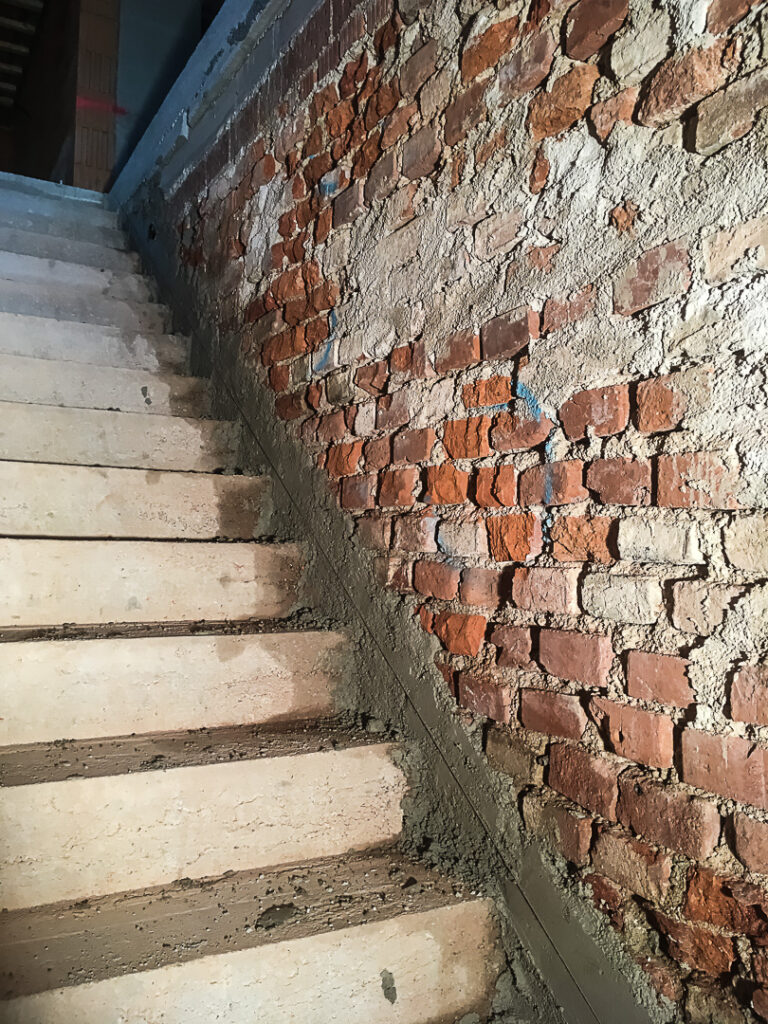 flächenbündige Sockelleisten Treppe
